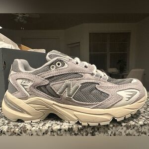 New balance 725V1 Size 4